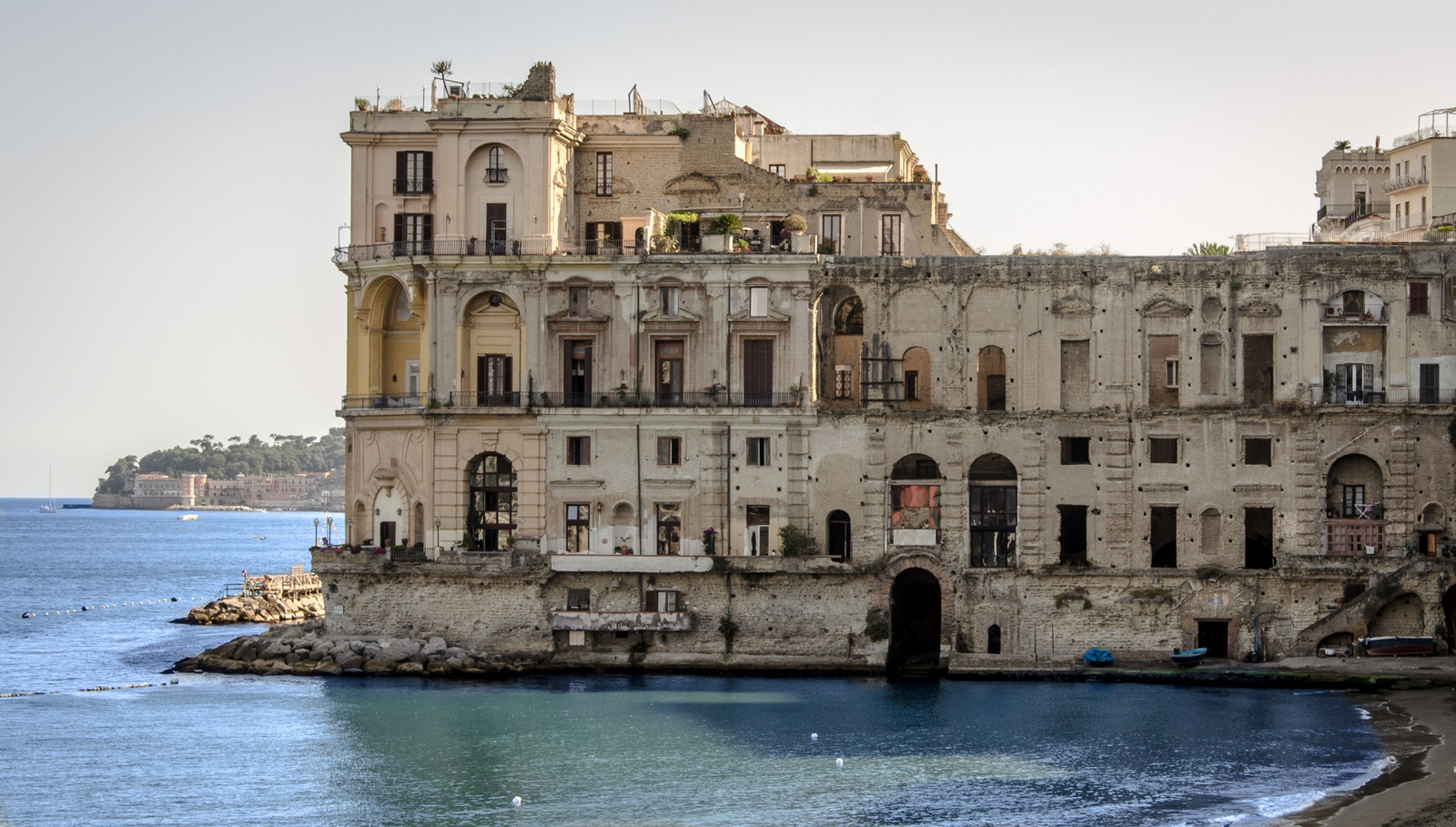 Palazzo Donn'Anna, Napoli